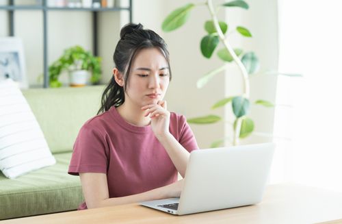新しいパソコンを購入しようかとお悩み中のイメージ